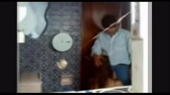 Suruba entre marido e mulher com vizinho